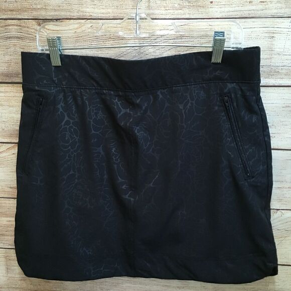 ORVIS EMBOSSED SKORT IN BLACK - Picture 3 of 7